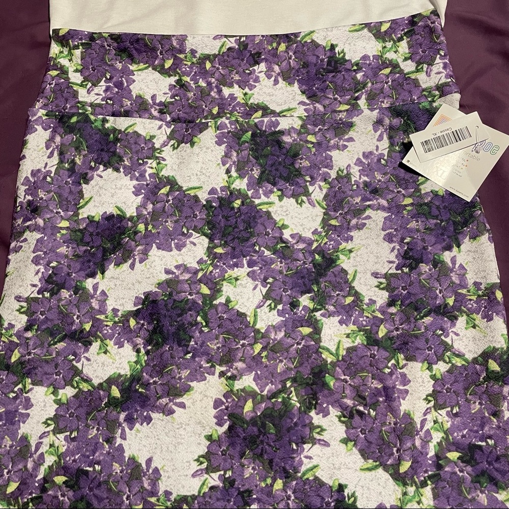 Lularoe Cassie skirt, floral pattern NWOT tags XL PURPLE WHITE HYDRANGEAS - Picture 2 of 5